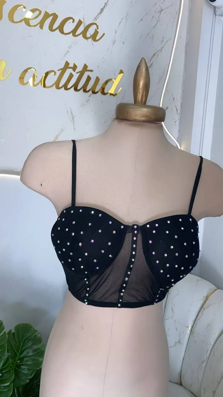 Corsé negro con pedrería, en maniquí
